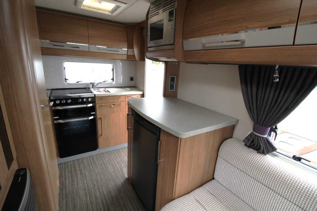 USED 2015 AutoTrail Tracker EKS 68392 (17)