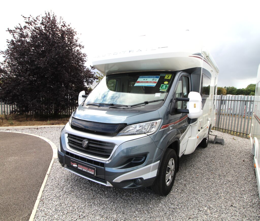 USED 2015 AutoTrail Tracker EKS 68392 (2)