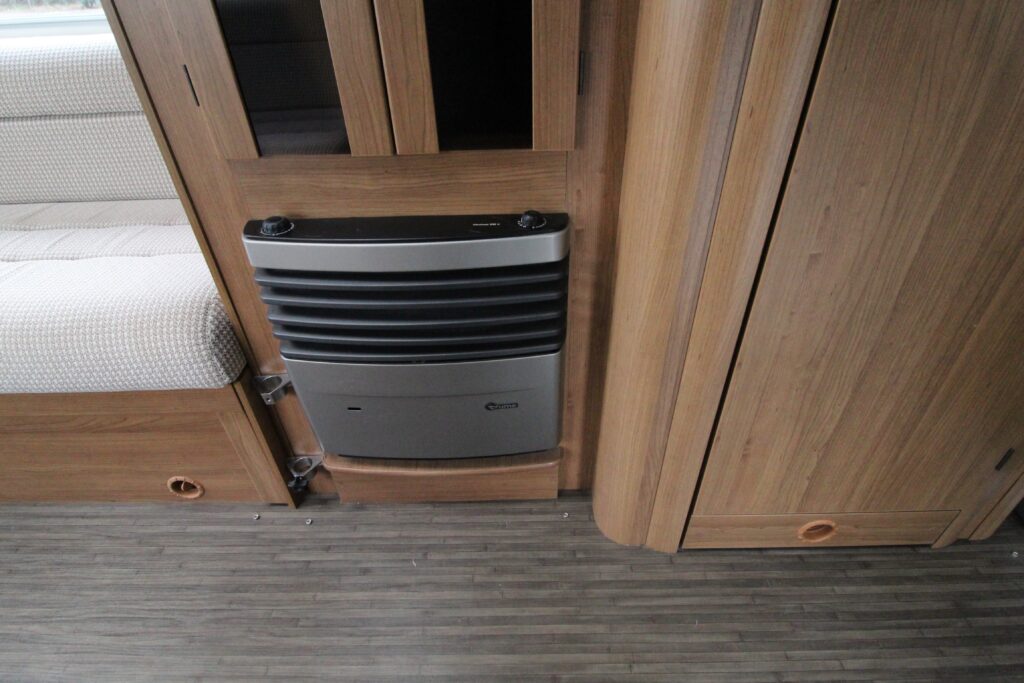 USED 2015 AutoTrail Tracker EKS 68392 (24)