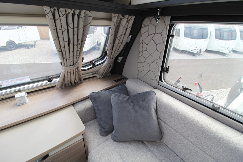 USED 2023 Swift Conqueror 480 KEY 353 (10)