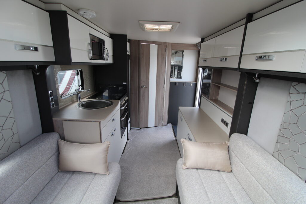 USED 2023 Swift Conqueror 480 KEY 353 (11)