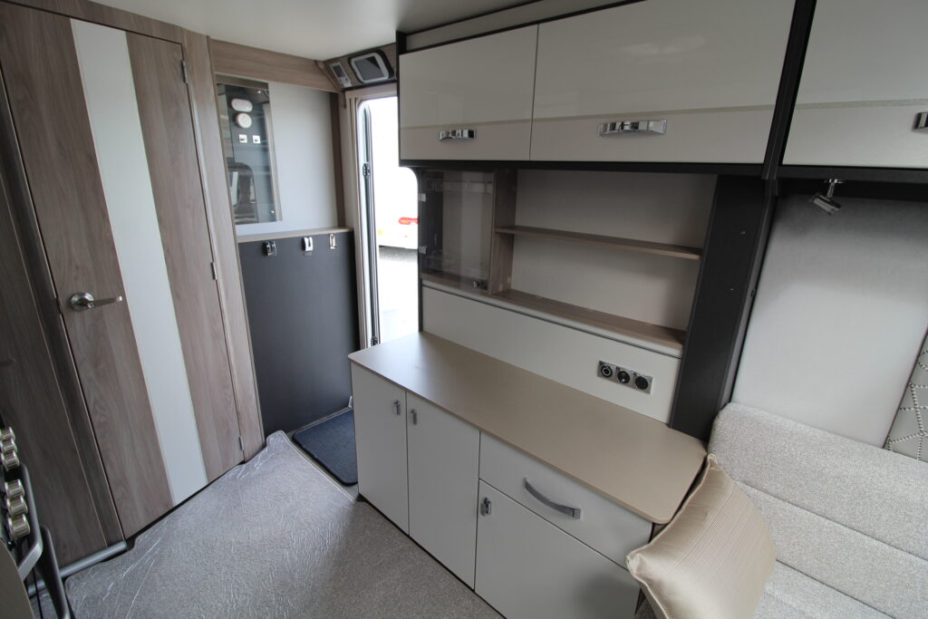 USED 2023 Swift Conqueror 480 KEY 353 (12)