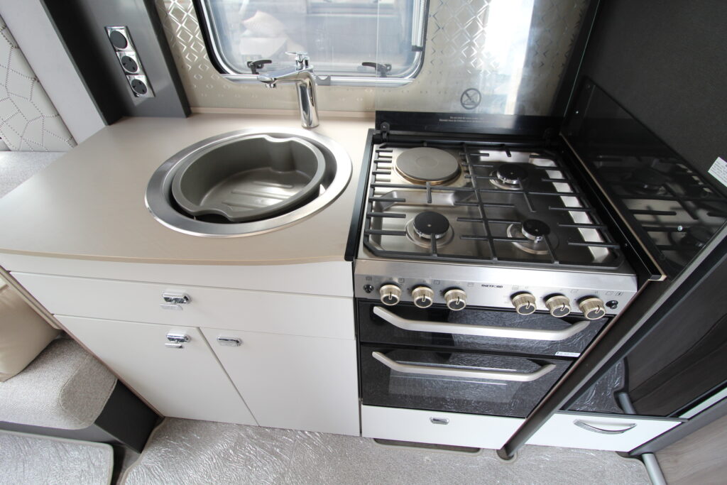 USED 2023 Swift Conqueror 480 KEY 353 (15)
