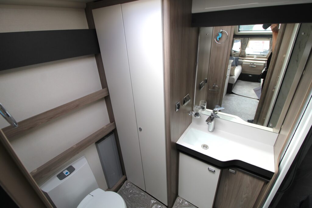 USED 2023 Swift Conqueror 480 KEY 353 (17)