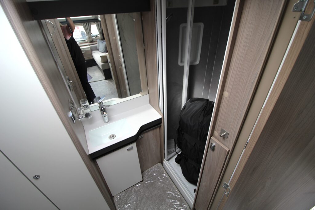 USED 2023 Swift Conqueror 480 KEY 353 (18)
