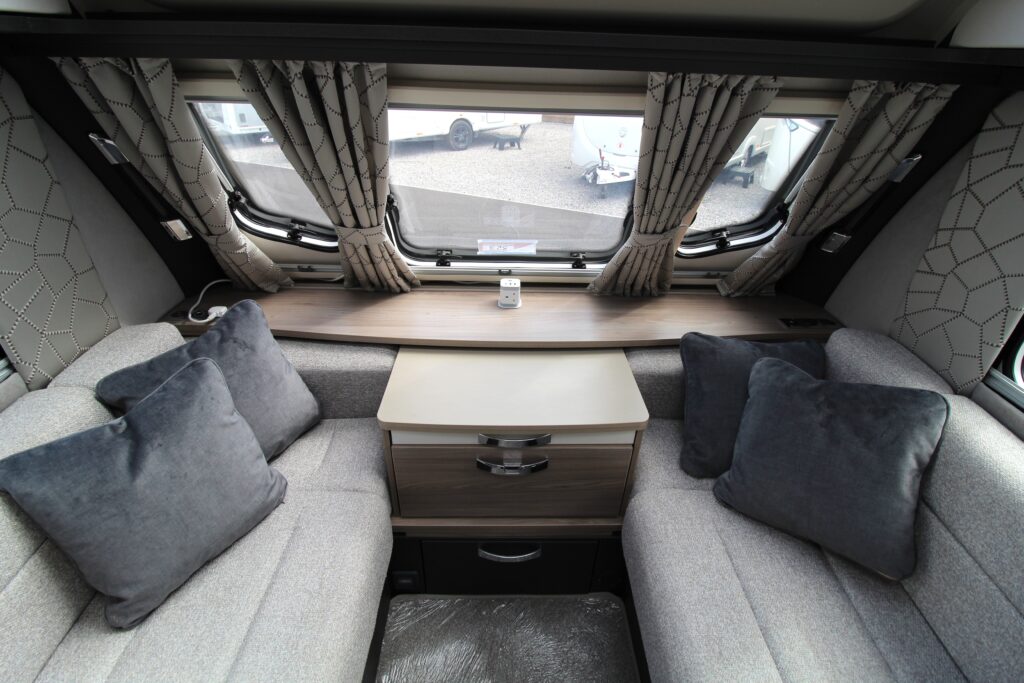 USED 2023 Swift Conqueror 480 KEY 353 (9)