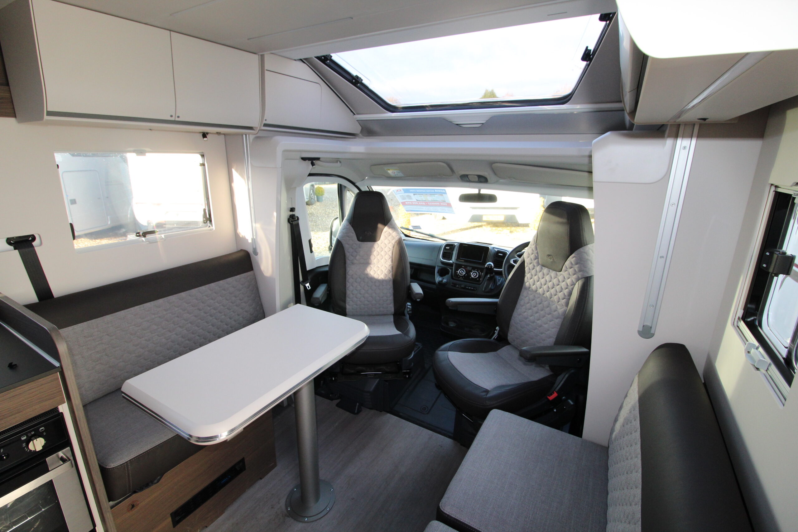 adria-matrix-supreme-670-dc-k-11-stock-55559-18_1.jpg