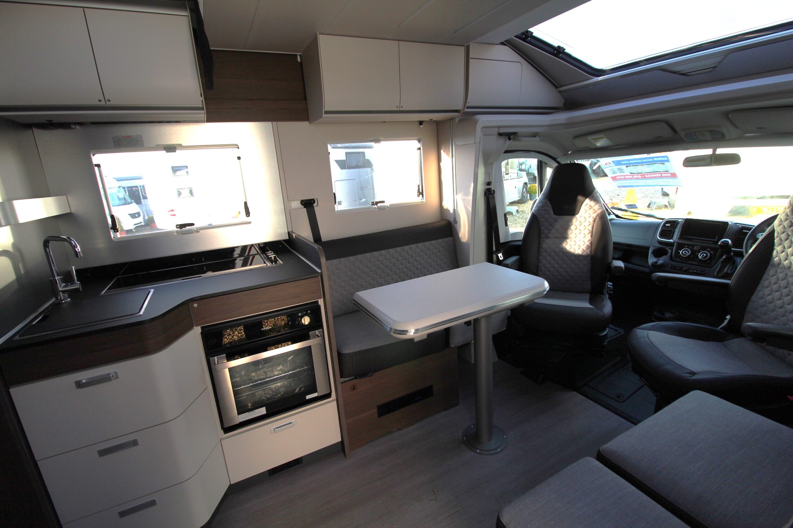 adria-matrix-supreme-670-dc-k-11-stock-55559-19_1.jpg