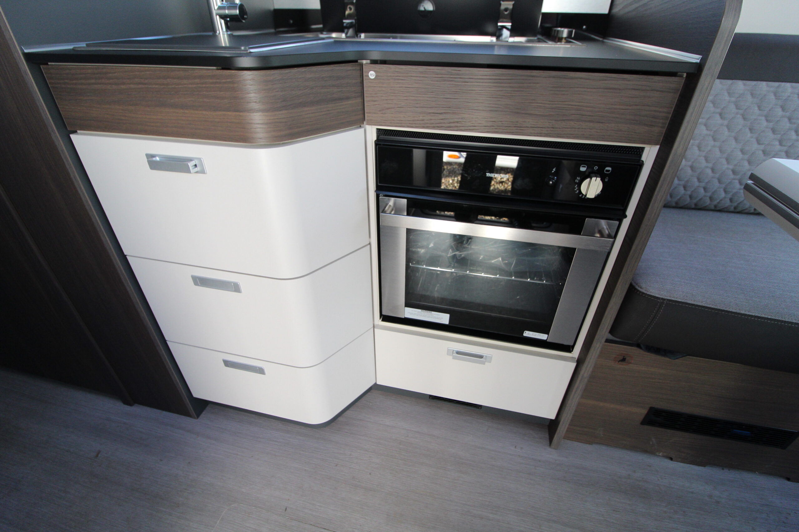 adria-matrix-supreme-670-dc-k-11-stock-55559-23_1.jpg