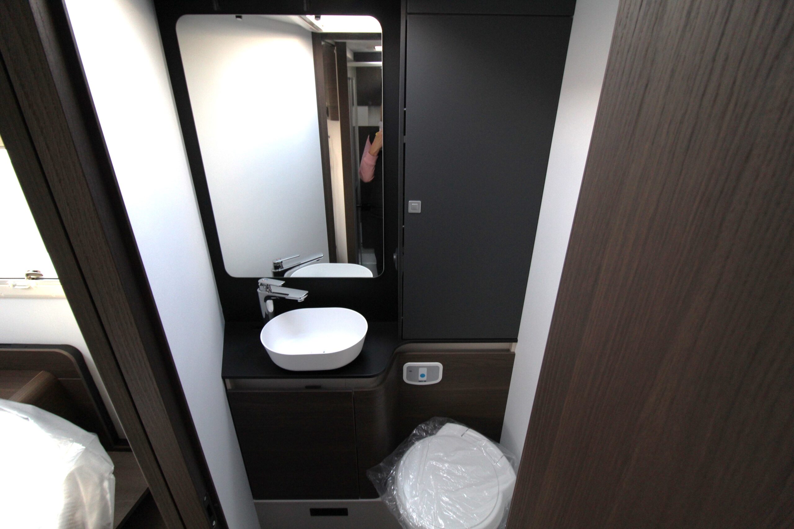 adria-matrix-supreme-670-dc-k-11-stock-55559-26_1.jpg