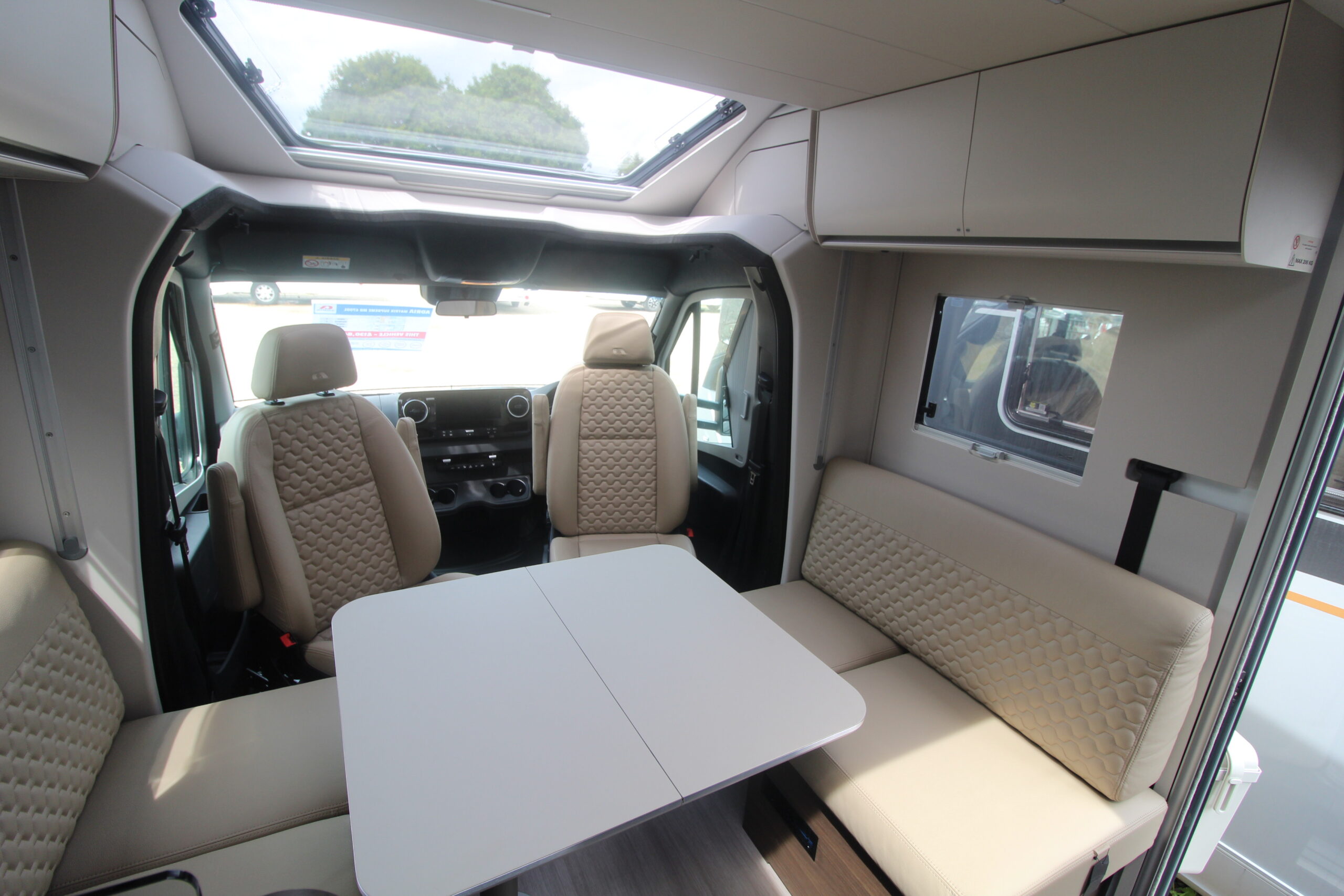 adria-matrix-supreme-670-dl-mb-key-01-25_1.jpg