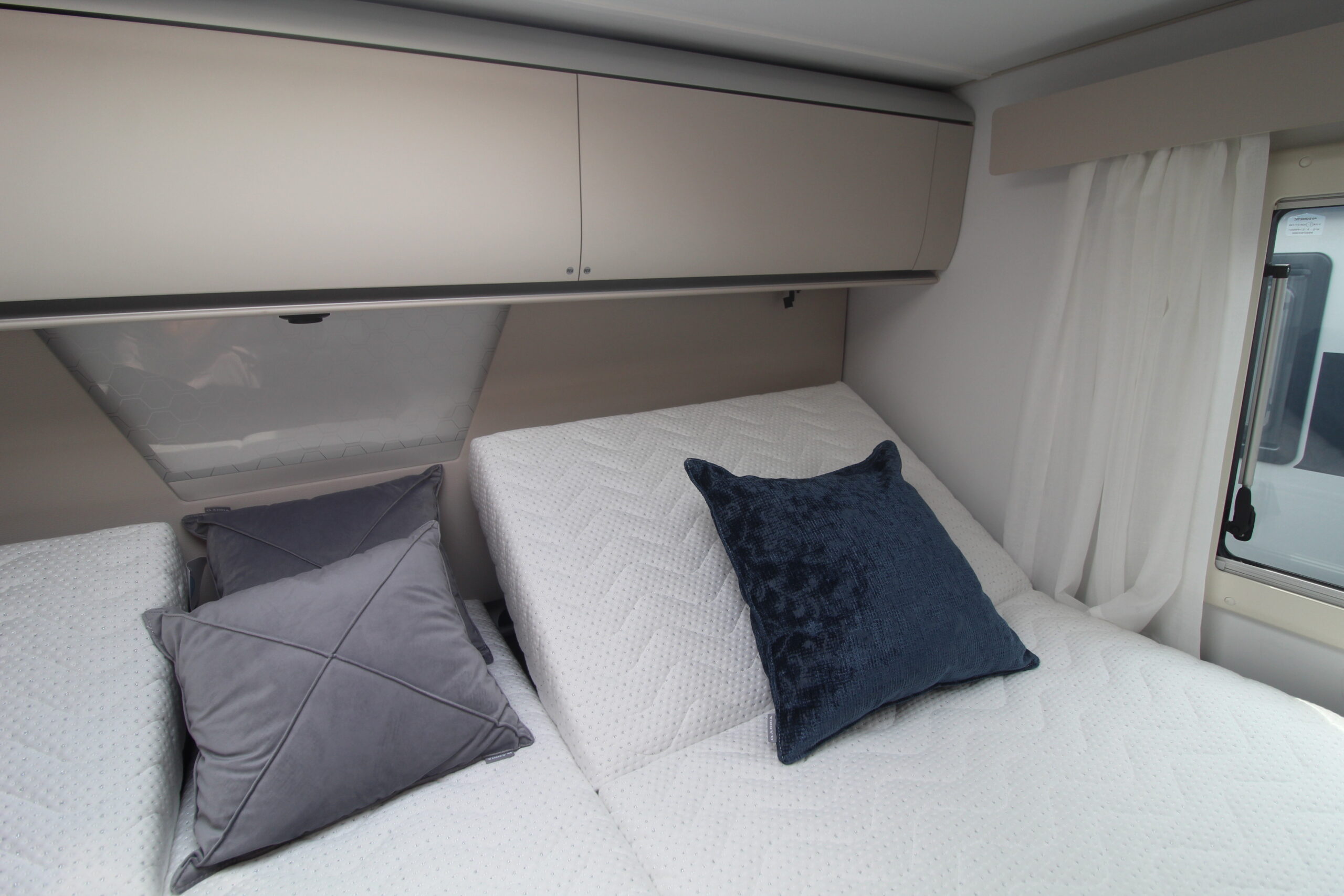 adria-matrix-supreme-670-dl-mb-key-01-2_1.jpg