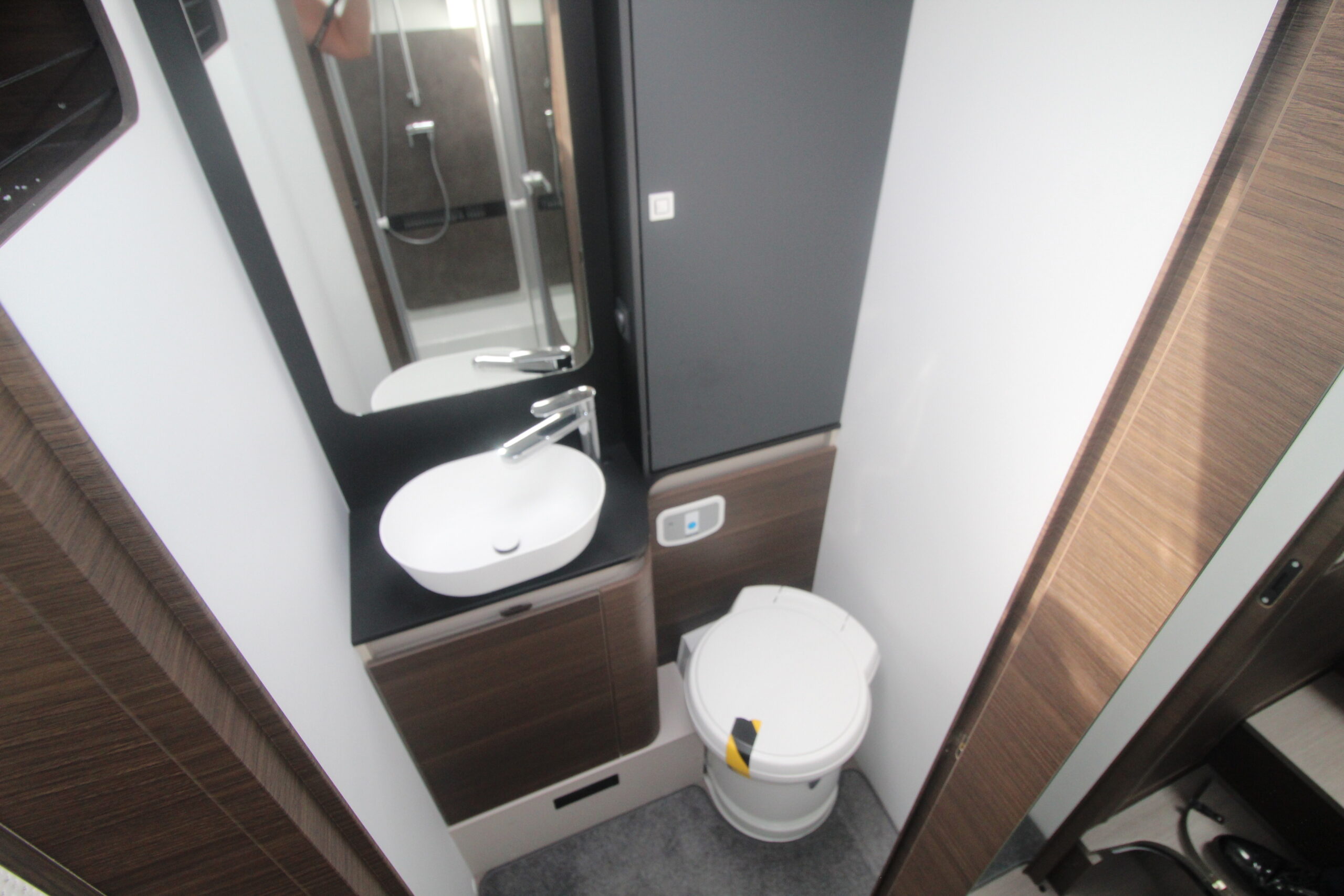 adria-matrix-supreme-670-dl-mb-key-01-5_1.jpg