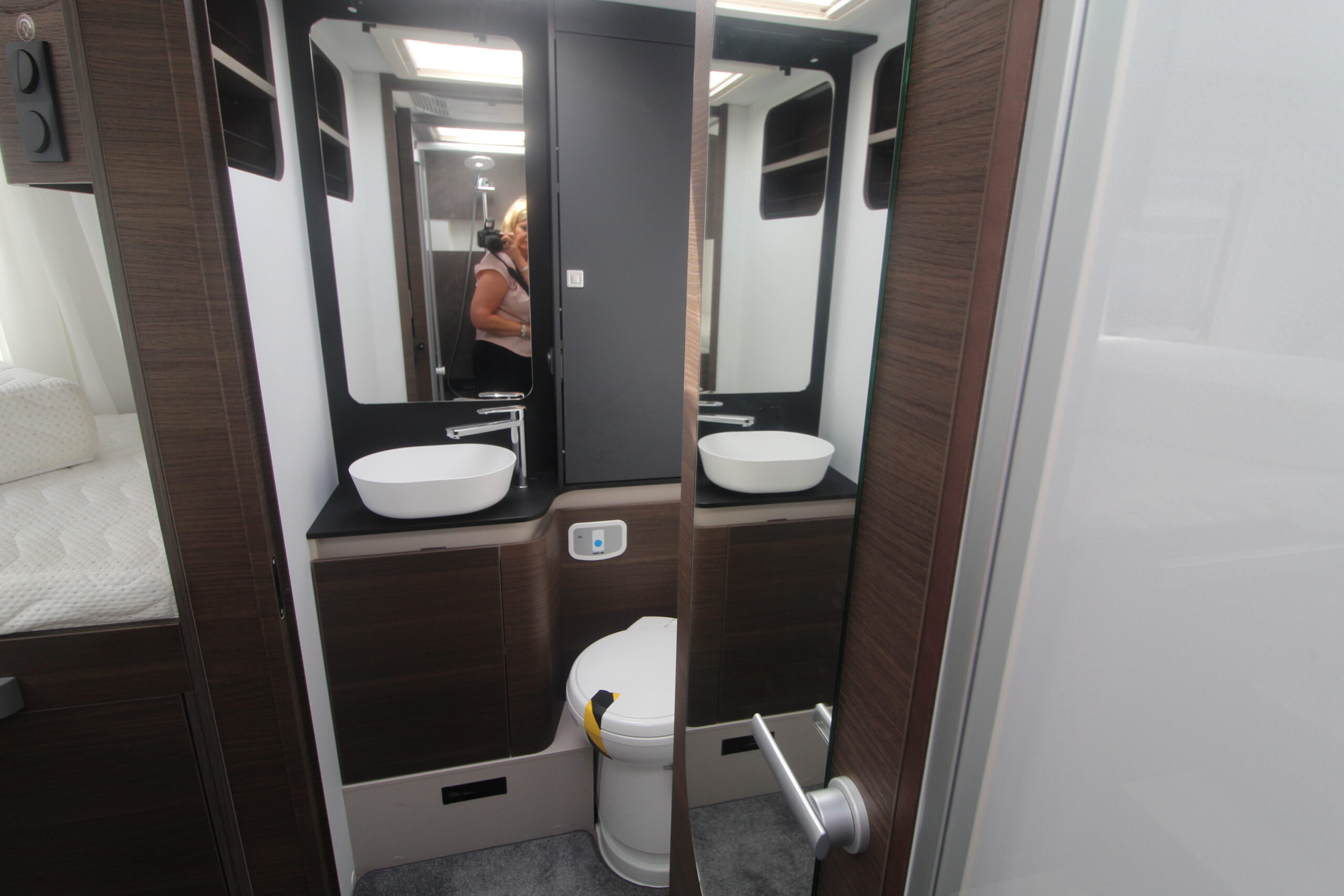 adria-matrix-supreme-670-dl-mb-key-01-6_1.jpg