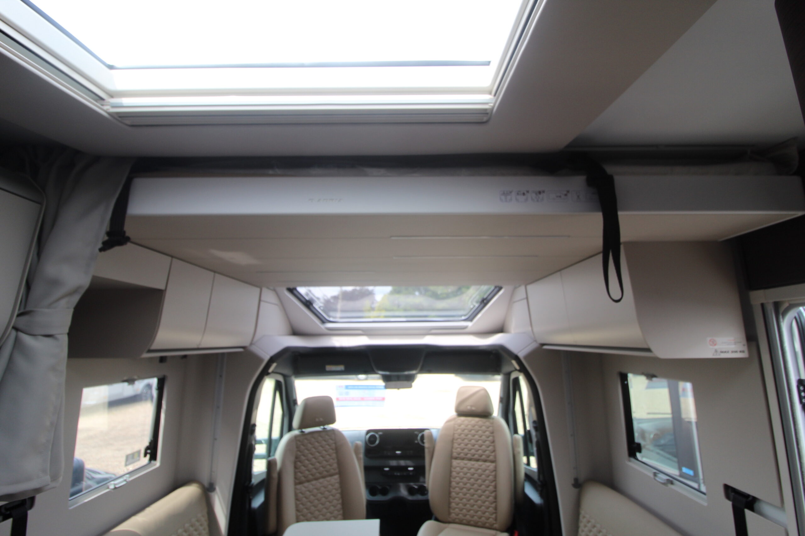 adria-matrix-supreme-670-dl-mb-key-01-8_1.jpg
