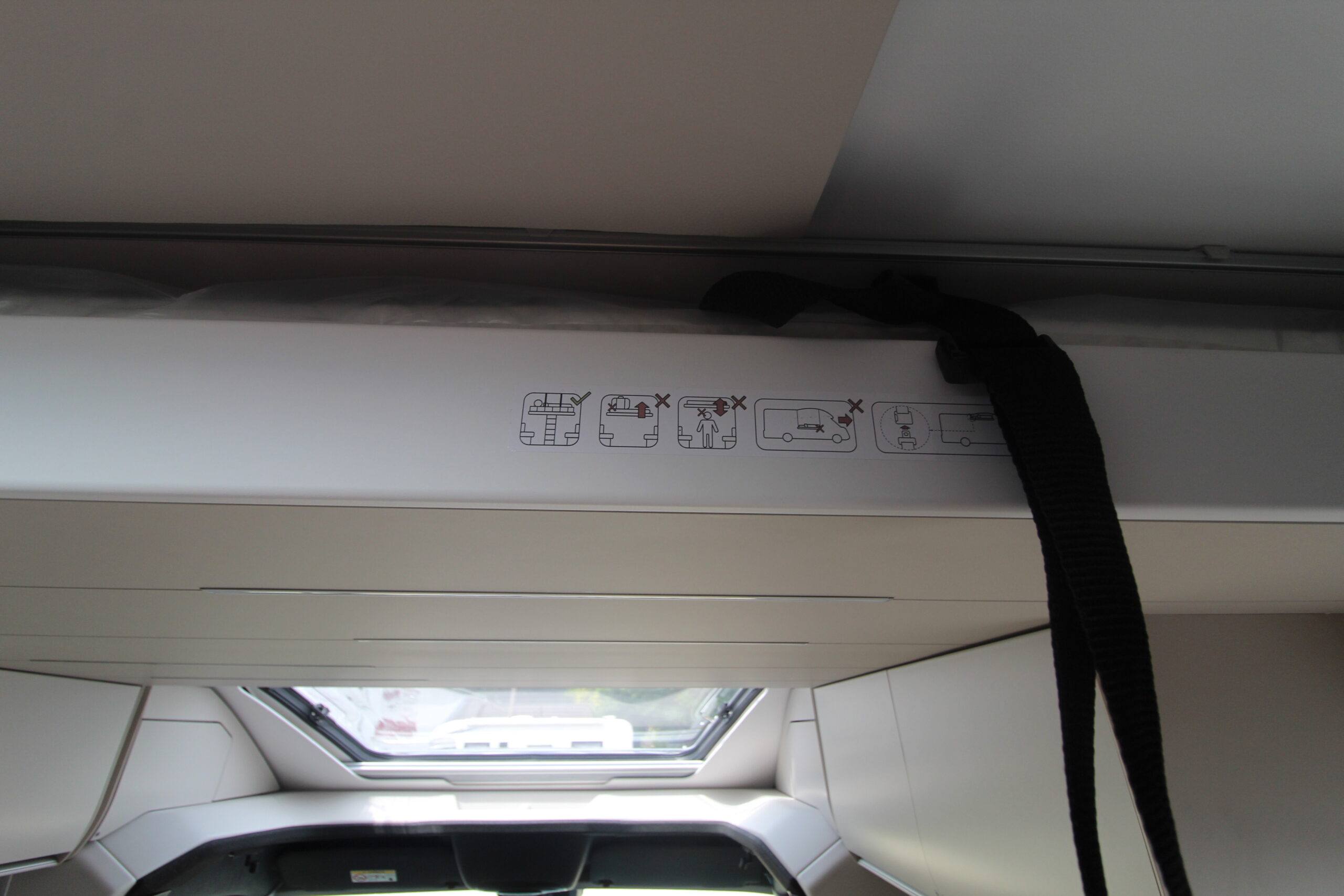 adria-matrix-supreme-670-dl-mb-key-01-9_1.jpg