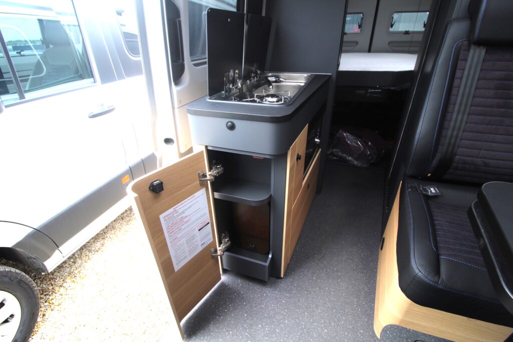 adria-twin-max-680-sgx-56024-k04-35.jpg