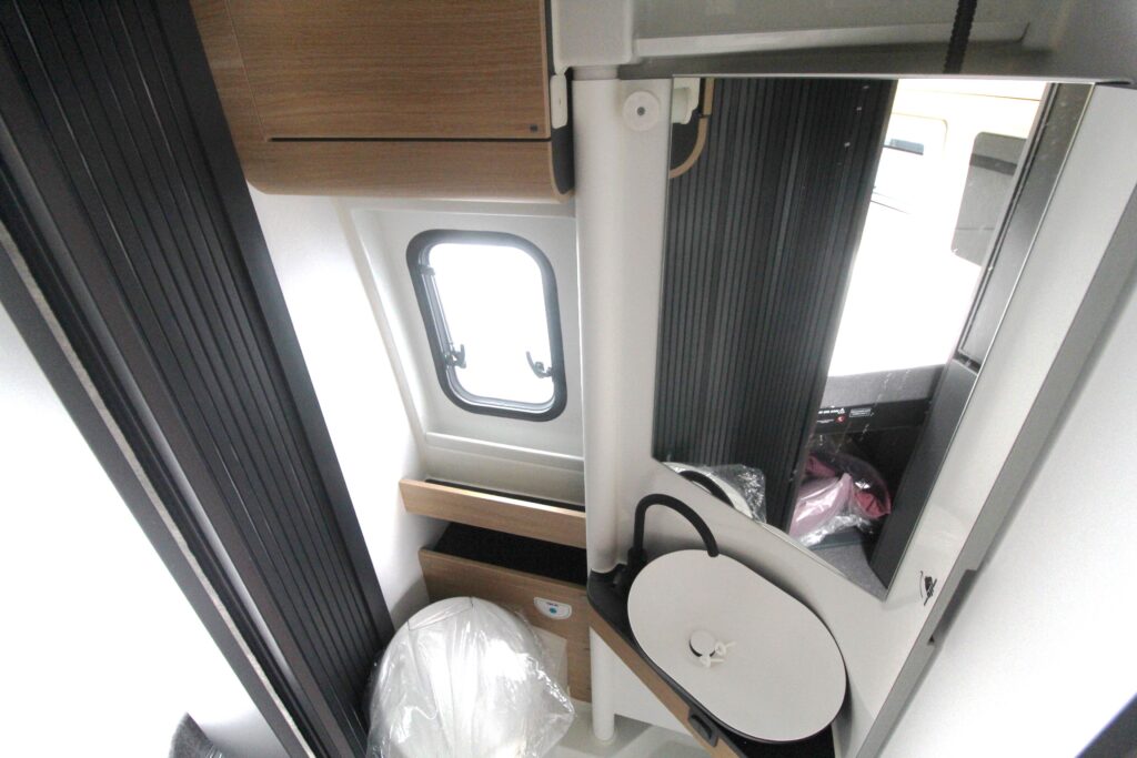 adria-twin-max-680-sgx-56024-k04-37.jpg