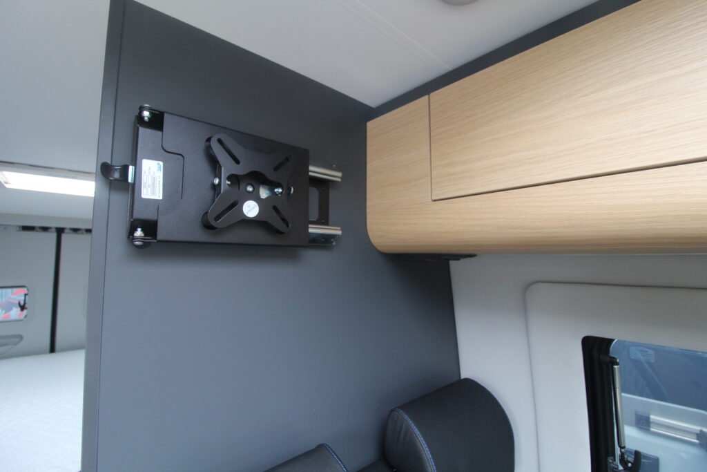 adria-twin-max-680-sgx-56024-k04-39.jpg