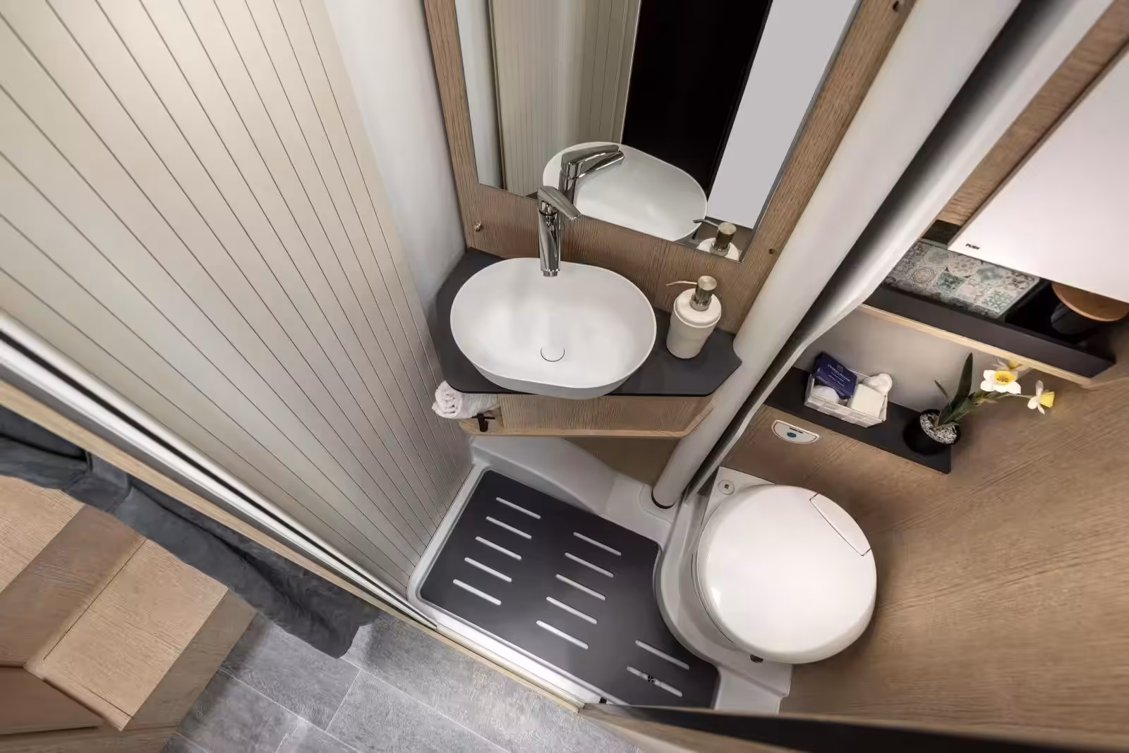 bathroom_4.jpg