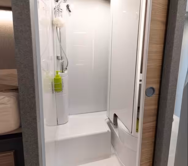 dethleffs-t46-shower.jpg