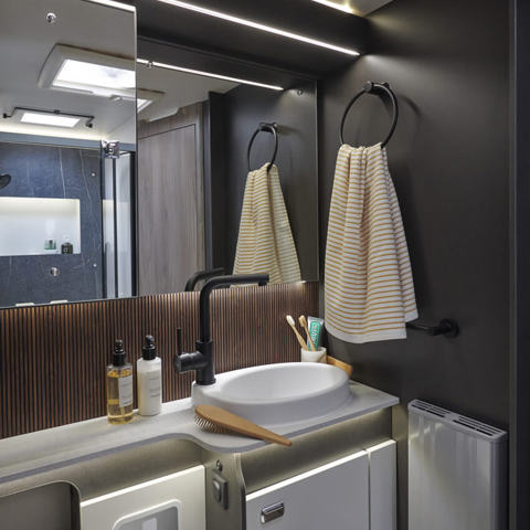 kon-tiki-894-db-washroom.jpg